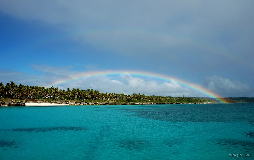 18- L'arc-en-ciel enjambe la cocoteraie.JPG